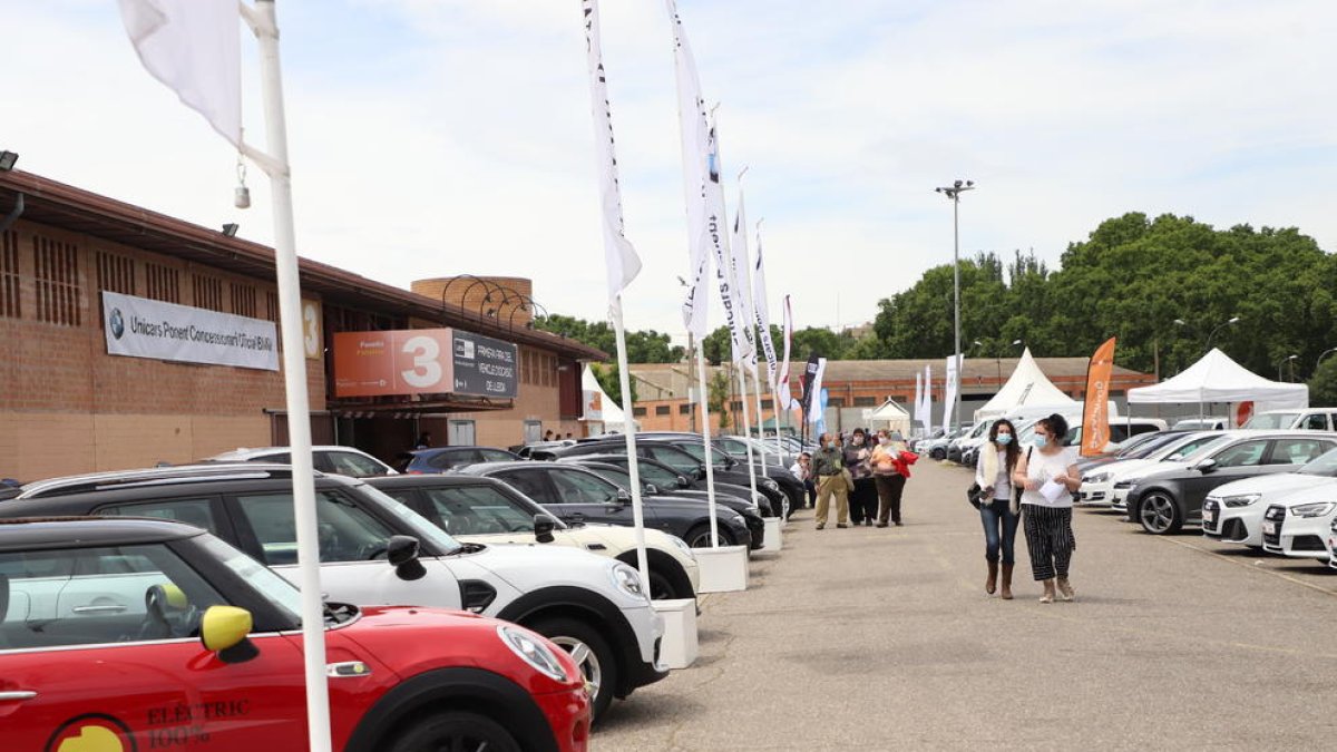 Más de 550 vehículos se exhiben en esta feria del automóvil.
