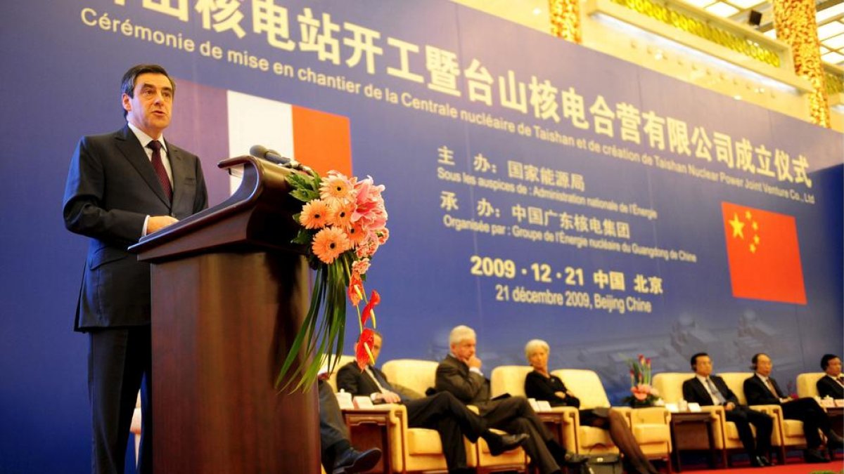 El llavors primer ministre francès, Francois Fillon, en la cerimònia en la qual es va anunciar l'acord per a la construcció d'una central nuclear a Taishan.