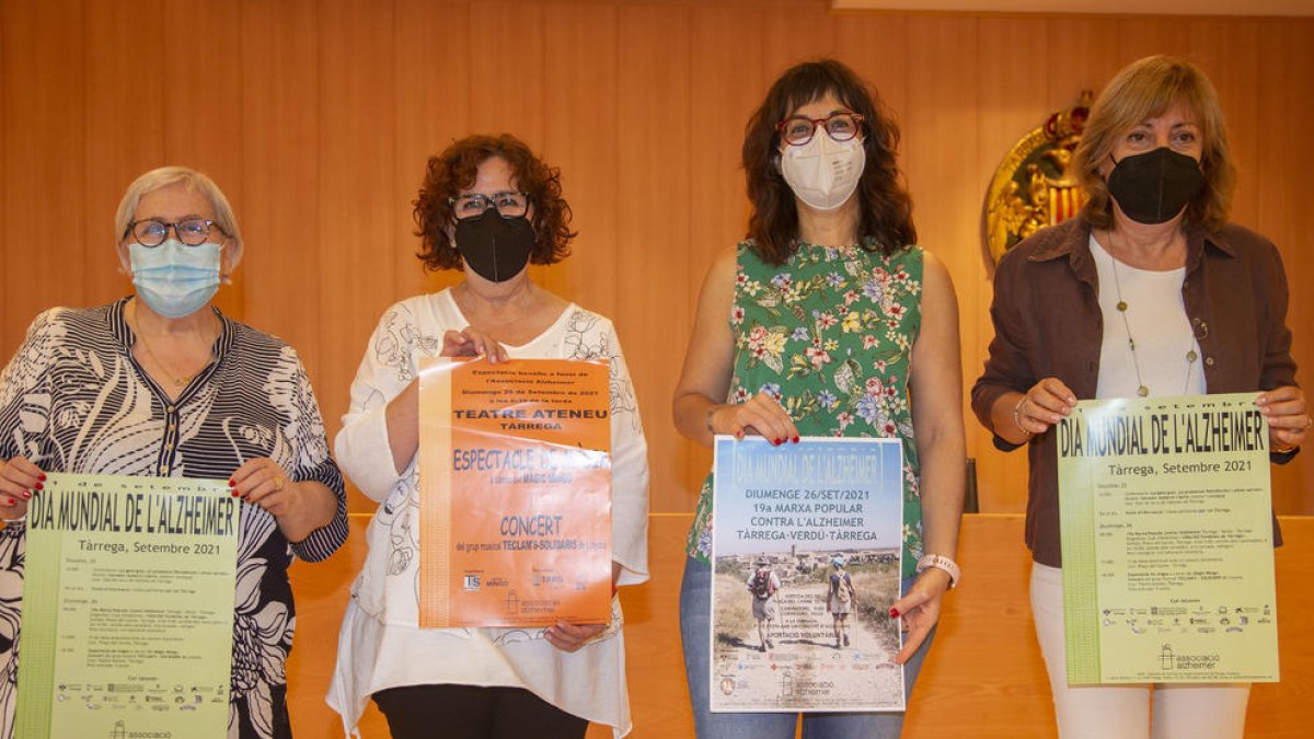 Robert, Pijuan, Alba Pijuan i Moix, en la presentació dels actes.