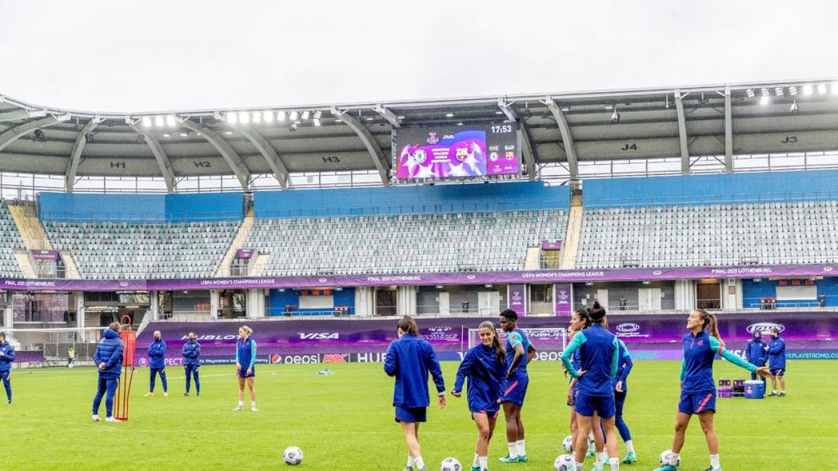 Les jugadores del Barça, ahir durant la sessió d’entrenament al Gamla Ullevi de Göteborg.