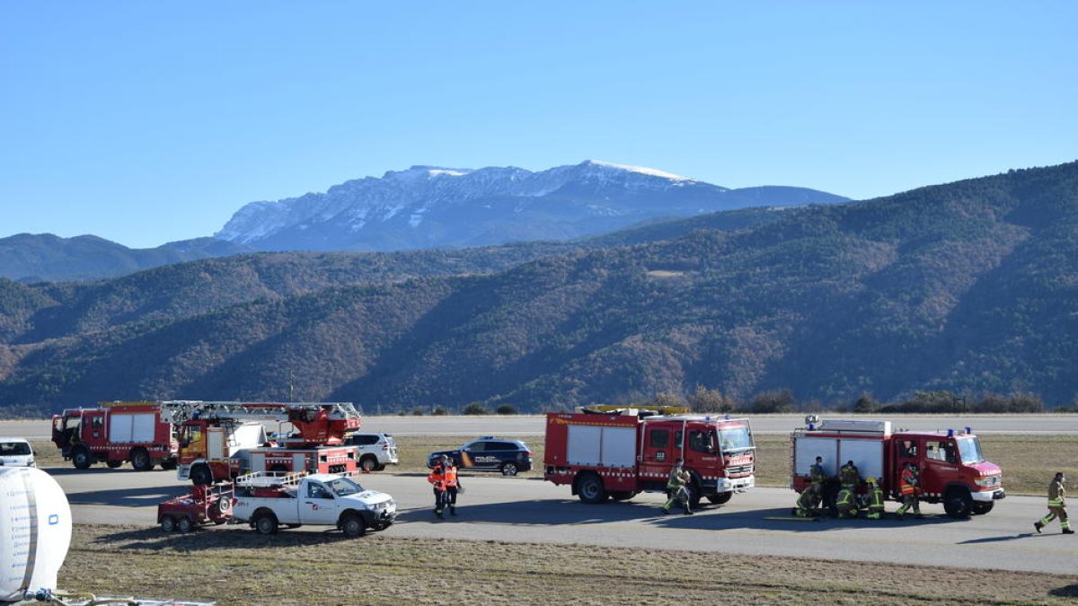Simulacro de accidente aéreo en el aeropuerto de La Seu