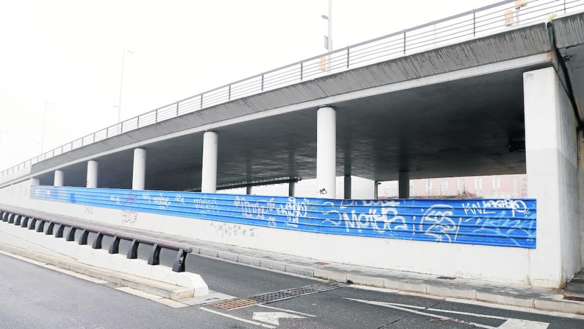 El solar que havia d’acollir inicialment la futura estació.