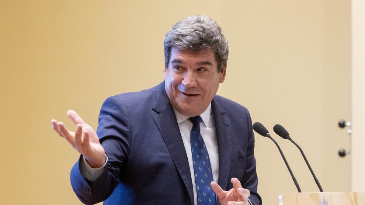 El ministro Escrivá se ha encontrado con el plante de la patronal ante la subida de cotizaciones.