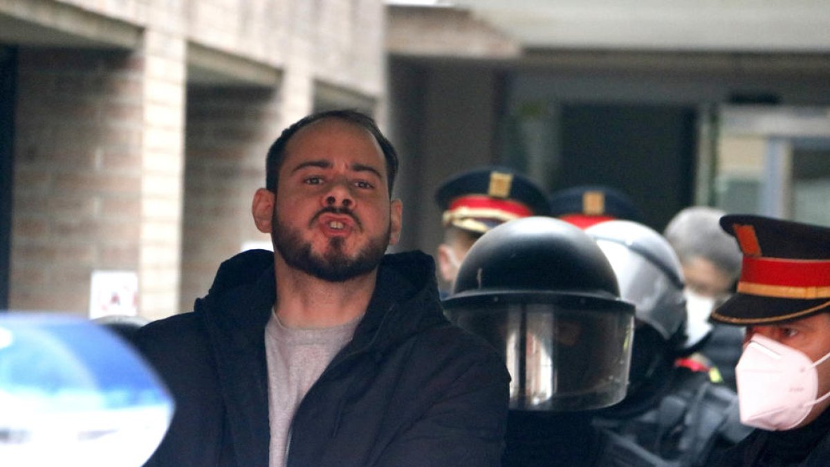 Colau demana a Pedro Sánchez que indulti el cantant Pablo Hasel
