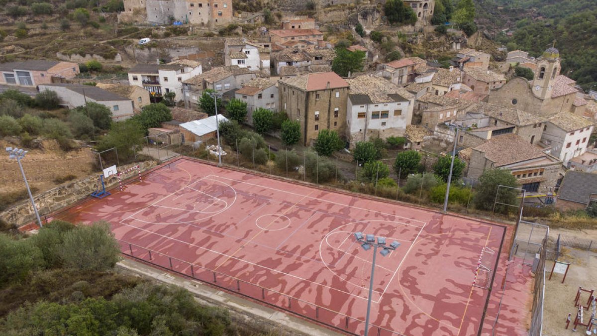 La pista polideportiva de Biosca.