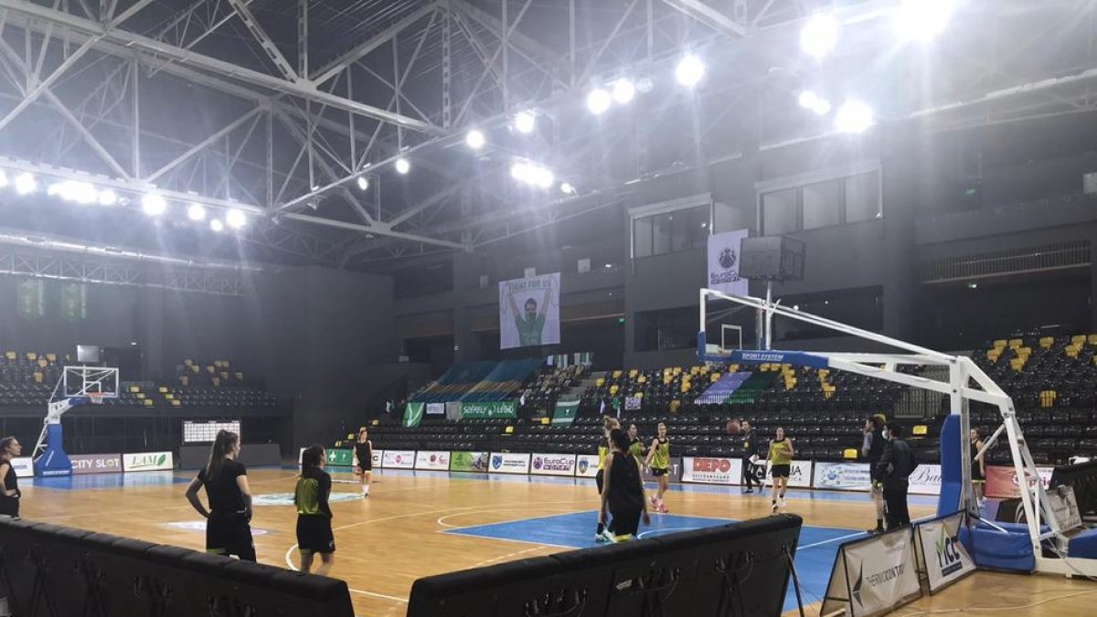 El Cadí es va exercitar ahir al Sepsi Arena, escenari de tots els partits de la fase de grups.