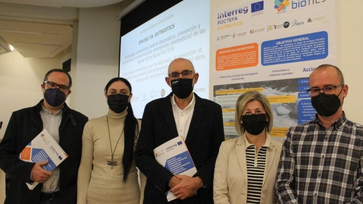 Carlos Rey (UdL), Alba Ezquerra (Laboratoris Enosán), Francisco Laborda (Unizar), Ana Isabel Vitas (UN) y Jairo Gómez (NILSA), este miércoles en la Universidad de Zaragoza.