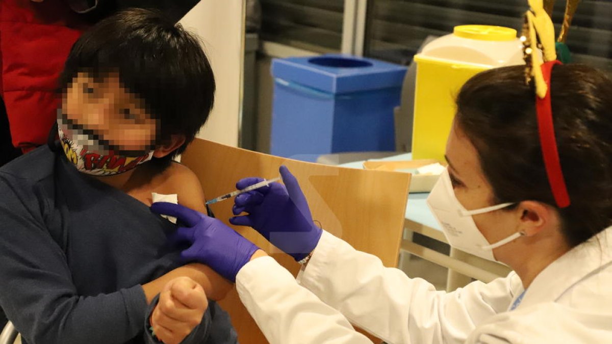 El Jordi, rebent la vacuna a Lleida.