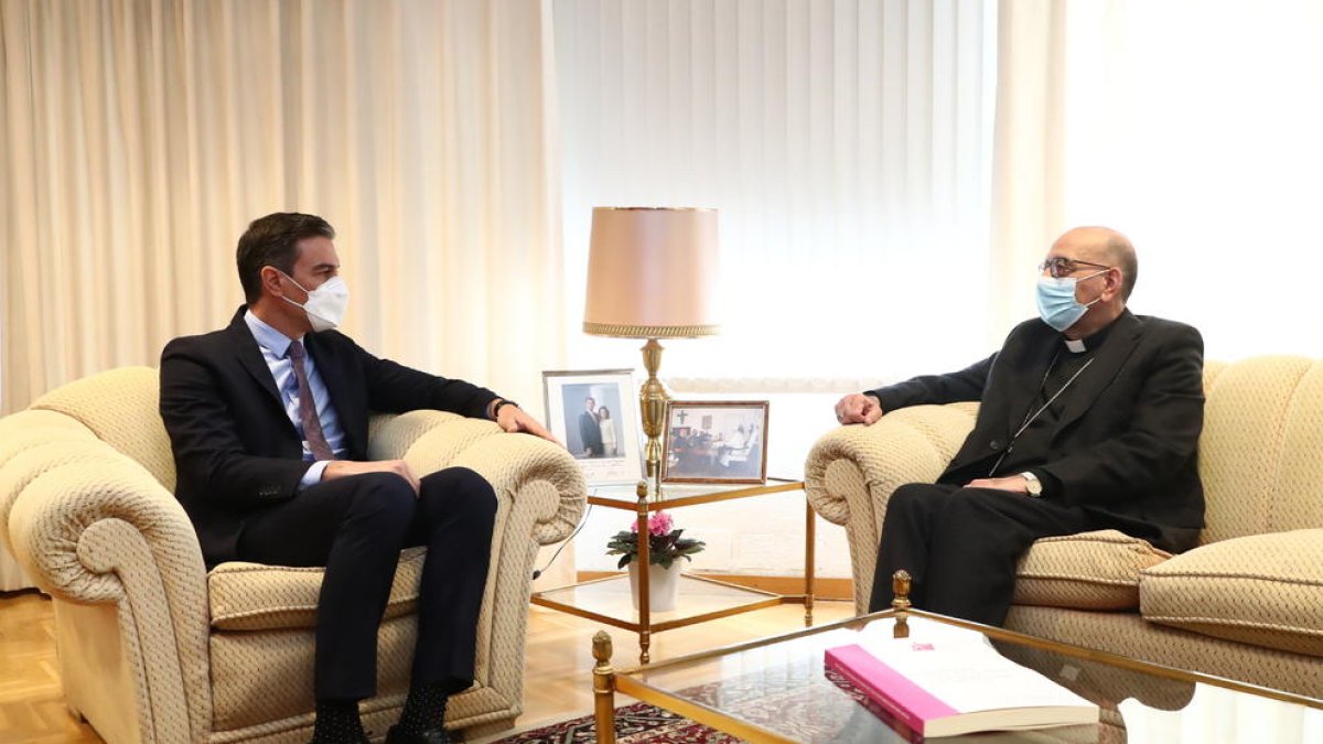 El president del govern espanyol, Pedro Sánchez, reunit amb el president de la Conferència Episcopal Espanyola, el cardenal Juan José Omella