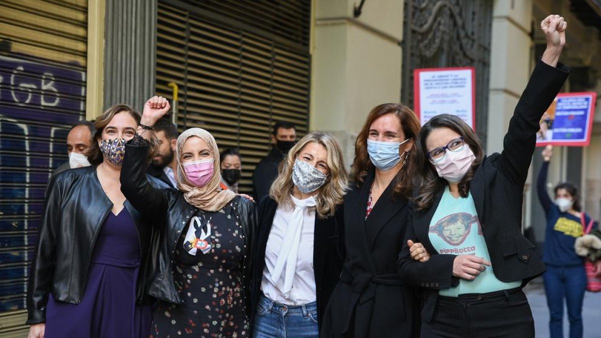 Colau, Hamed, Díaz, García y Oltra, en su llegada al evento.