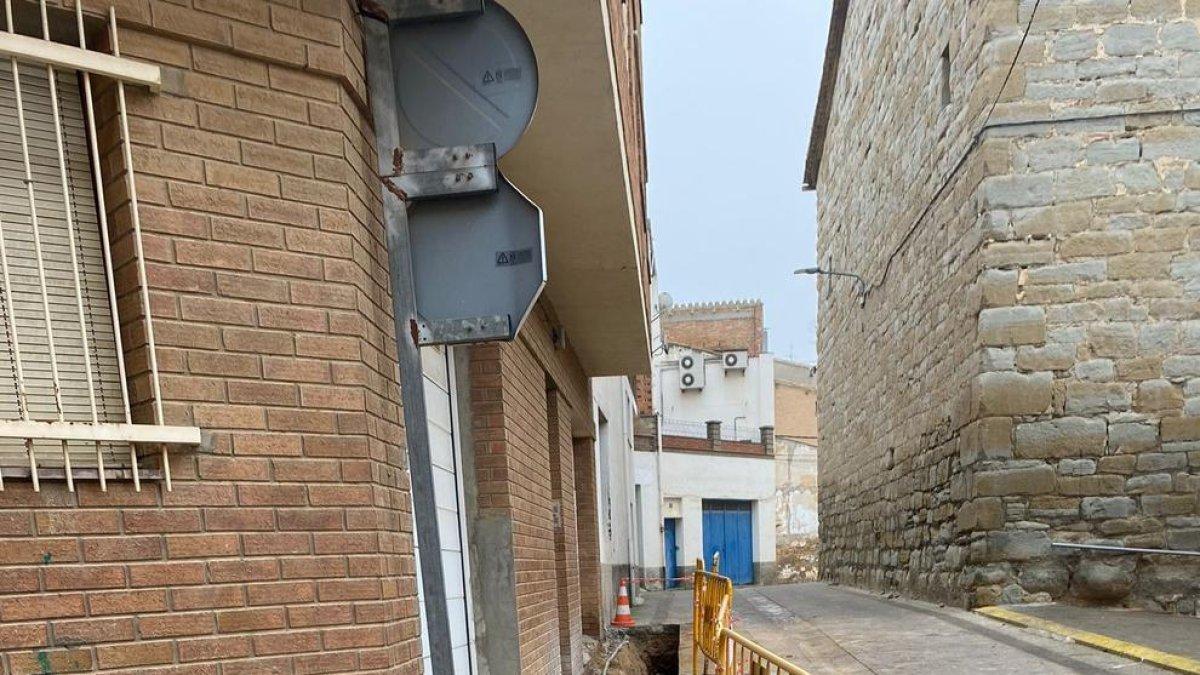 Las obras en el alcantarillado de la calle del Carme de Almacelles.