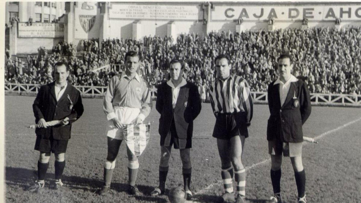 El Lleida en San Mames antes de perder 10-0.