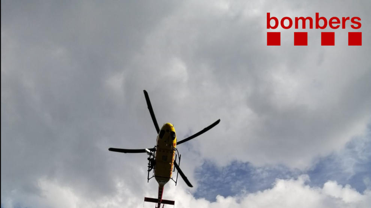 Imatge d'arxiu d'un helicòpter dels GRAE en un rescat.