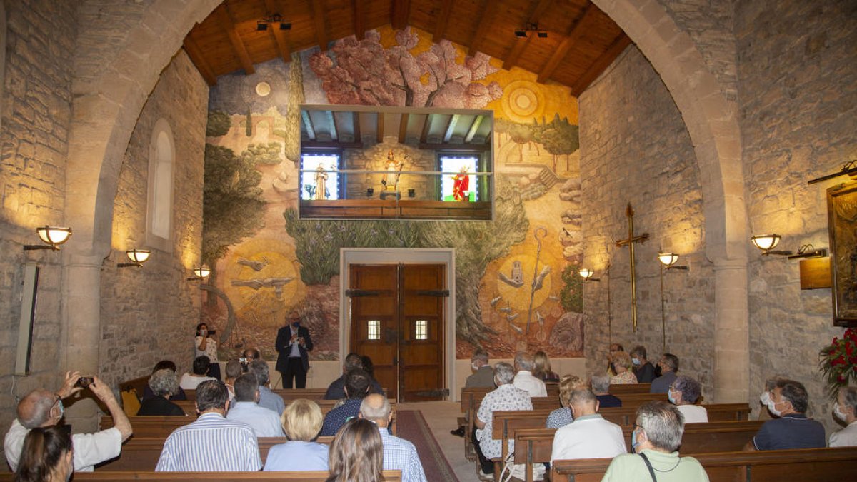 El mural luce en la pared interior de entrada de la ermita, justo en la apertura del coro.