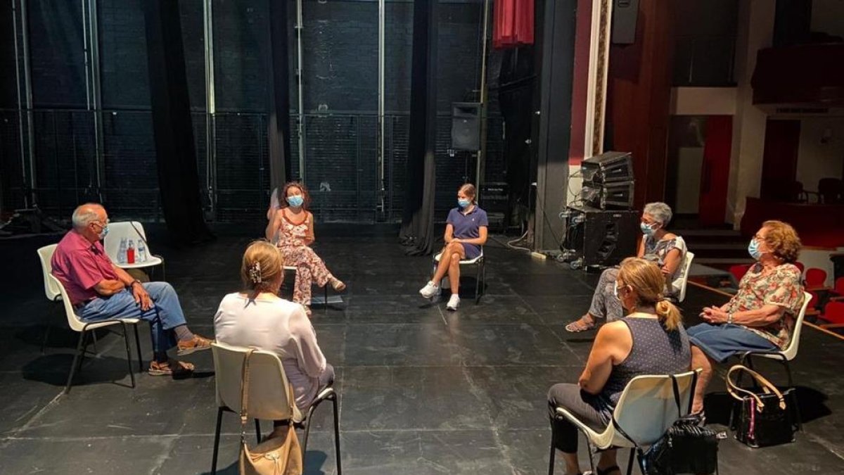 Una de las sesiones presenciales organizadas por el grupo de Servei al Dol de Ponent, en este caso en Mollerussa.