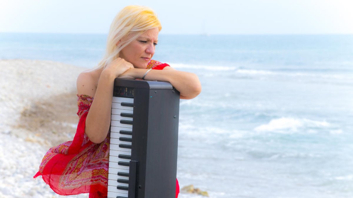 Dwayna ha canviat en aquest disc el seu habitual rock i blues per la música clàssica contemporània.