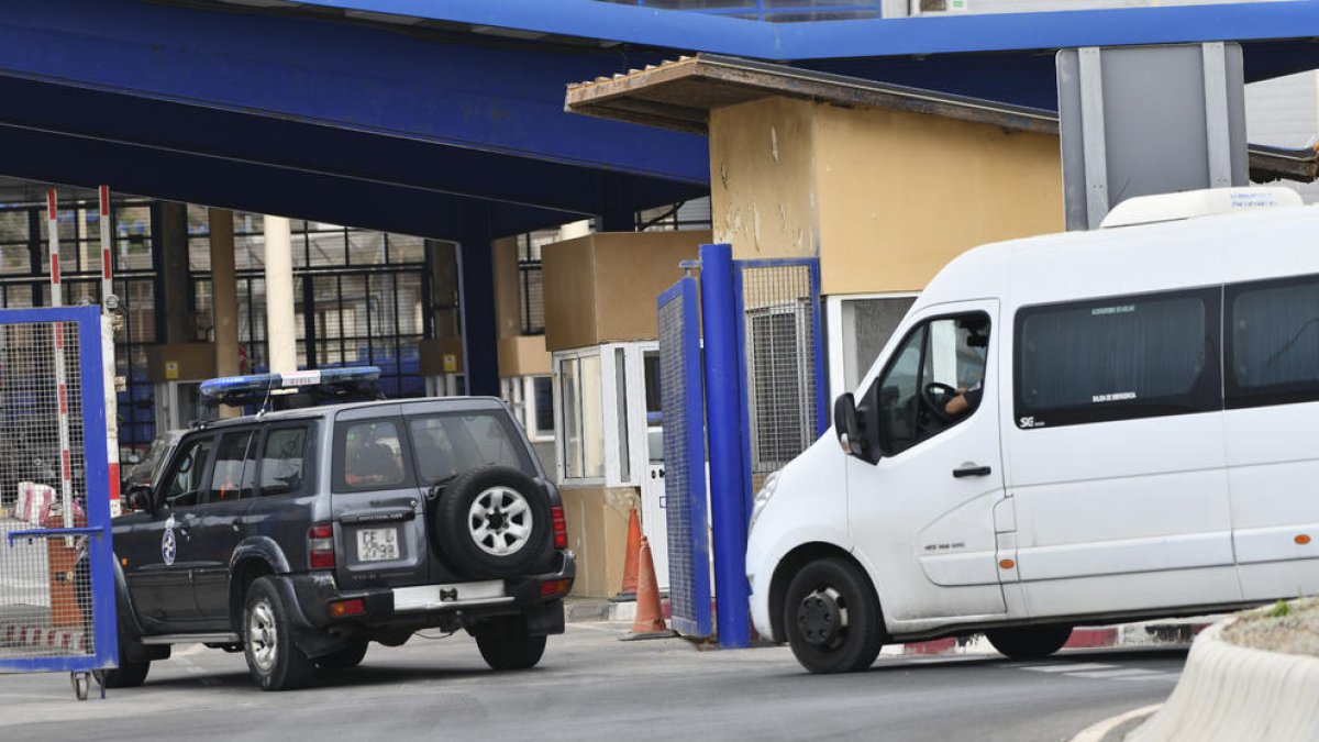 Repatriació de joves al Marroc en furgoneta diumenge.
