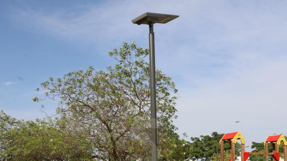Primer fanal públic solar a la ciutat de Lleida