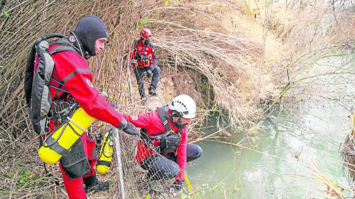 El coche hallado en el interior del Canal de Balaguer era robado
