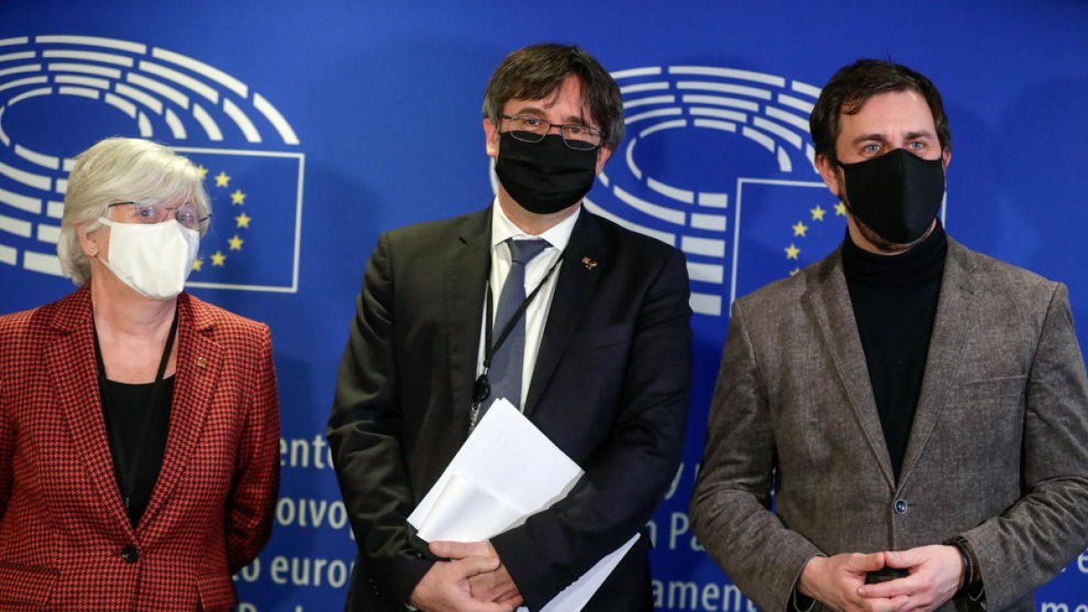 Un informe de l'Eurocambra proposarà retirar la immunitat de Puigdemont, Comín i Ponsatí