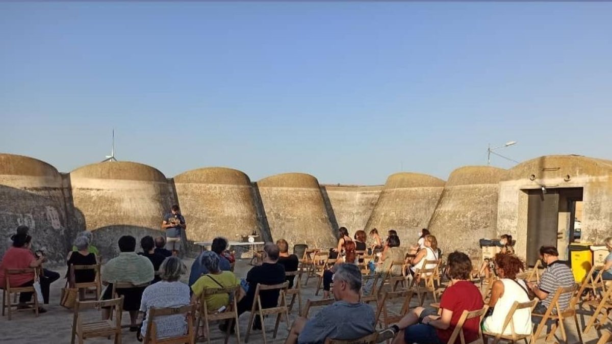 El antiguo depósito acogió el acto inaugural del 28 Festival de Música Popular de La Granadella.