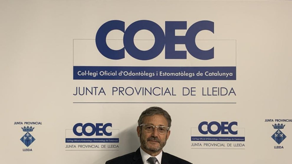 Dr. Joan Carrera Guiu, president COEC, junta provincial de Lleida. Vocal numerari del Consell Dentistes d'Espanya. Coordinador d'odontologia i cirurgia bucal a l'Hospital Santa Maria.