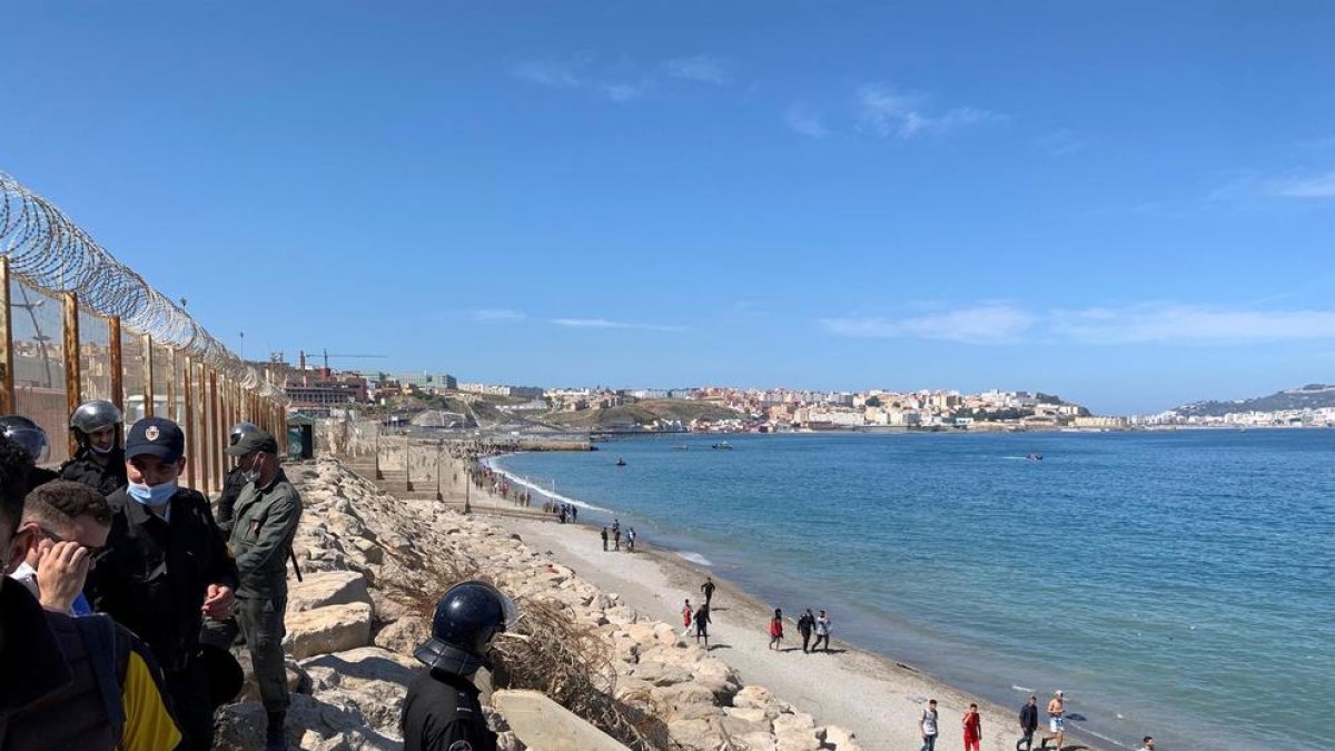 El desafiament migratori del Marroc provoca una crisi diplomàtica amb Espanya
