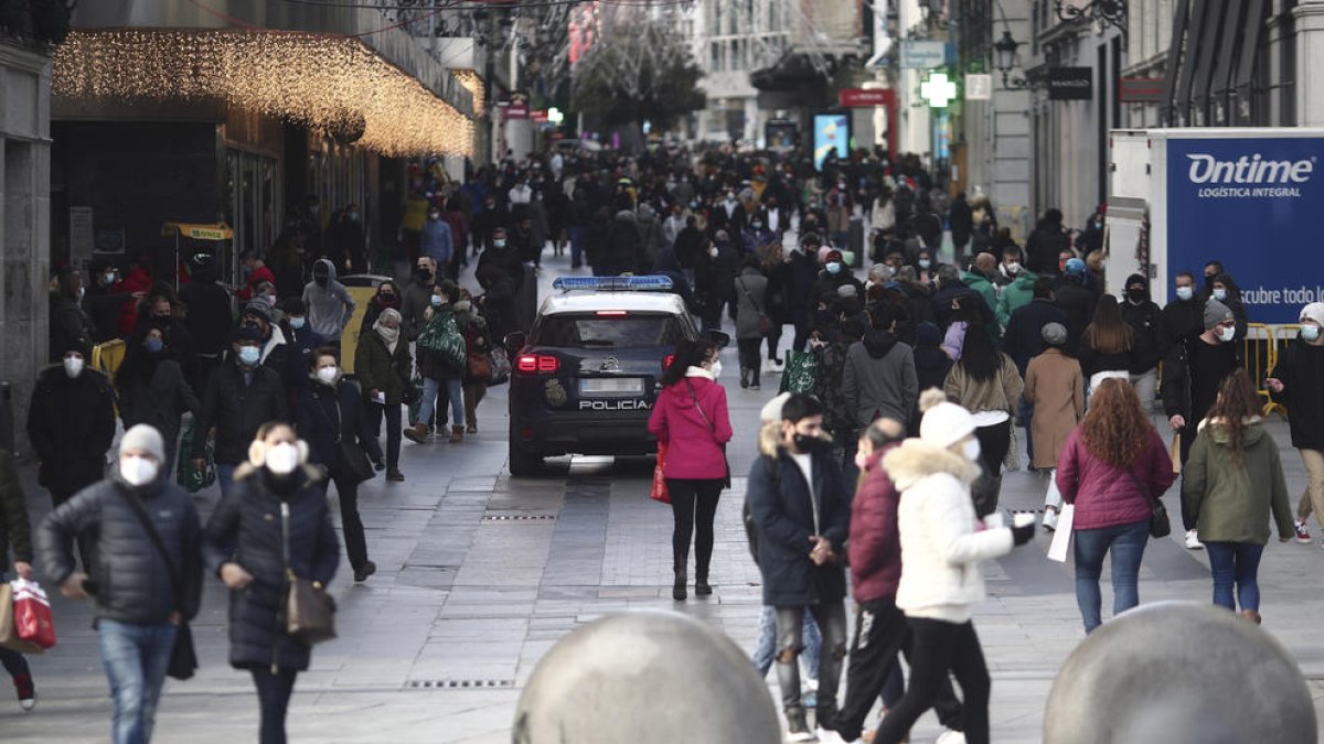 Imatge d’un cèntric carrer de Madrid durant la pandèmia.
