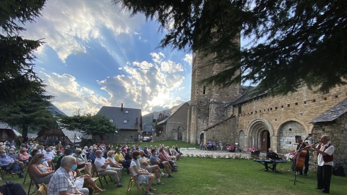 Más de 150 personas asistieron al segundo concierto del festival Romanic Musicau.