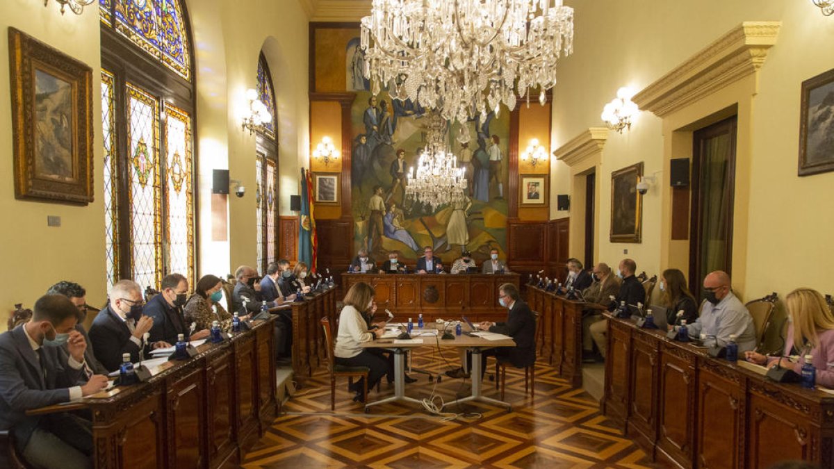 El ple de la Diputació va tornar ahir a ser presencial i hi van assistir tots els diputats provincials.