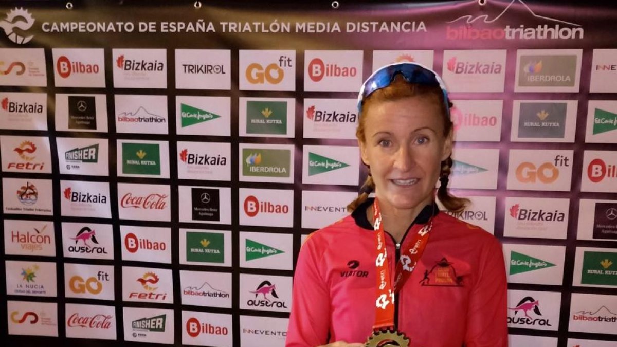 Núria Ribalta, amb la medalla d’or aconseguida a Bilbao.