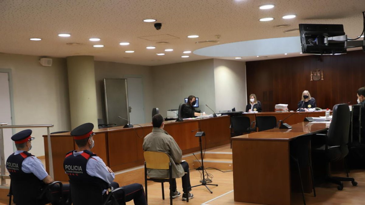 L’acusat, ahir a la primera sessió del judici celebrat a l’Audiència de Lleida.