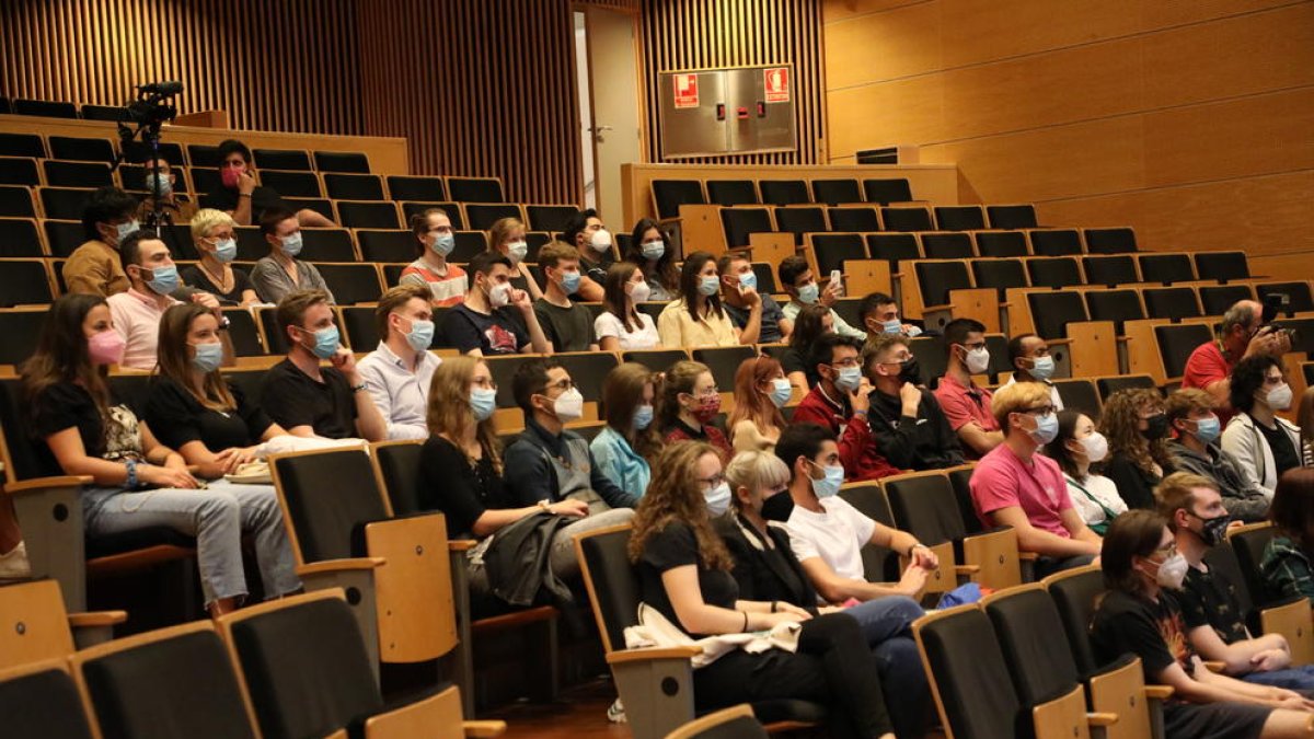Els universitaris que van participar ahir en l’acte de benvinguda a la UdL.