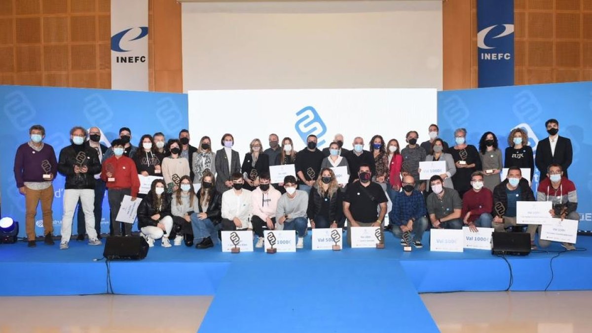 Foto de familia de todos los premiados ayer durante el acto que tuvo lugar en el Inefc de Barcelona.