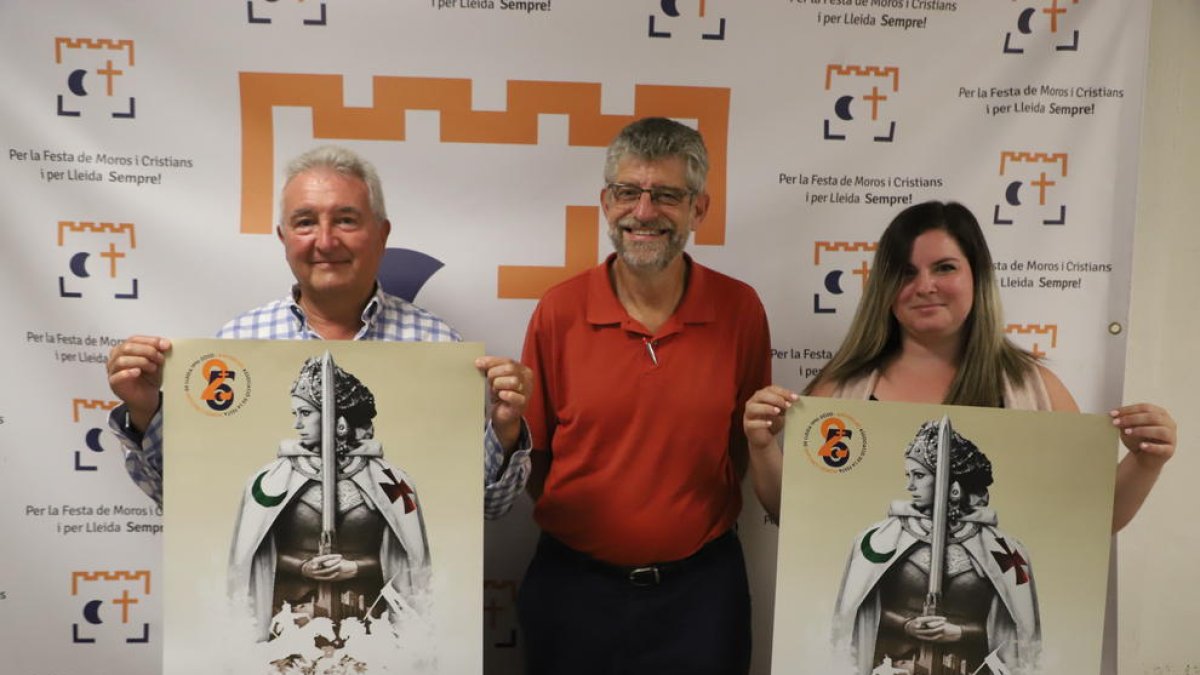 Josep Lluís Gázquez (centro), junto a Antoni Pomés y Mariona Francoen la presentación de la fiesta.
