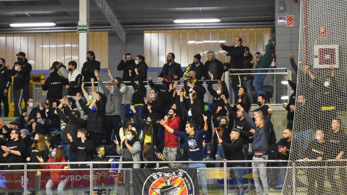 L’equip del Pla va estar acompanyat per 130 aficionats a la grada.