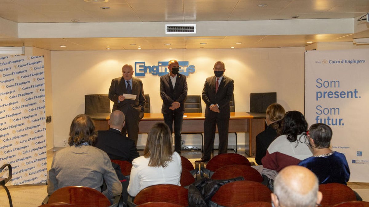 Un momento de la inauguración de la oficina de Caixa d’Enginyers.
