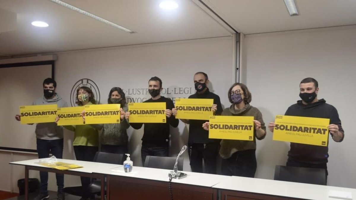 Cartells de solidaritat amb Pau Juvillà.