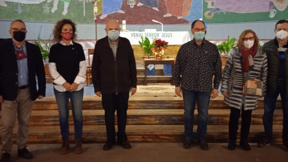 Membres de l’entitat del Clot, de la Paeria i els premiats.