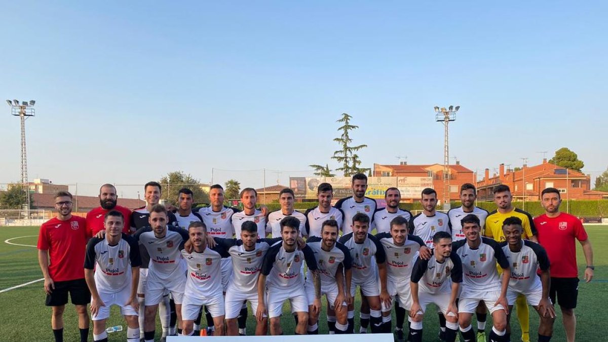 El FC Borges va fer la presentació oficial davant de l’afició en un dels descansos.
