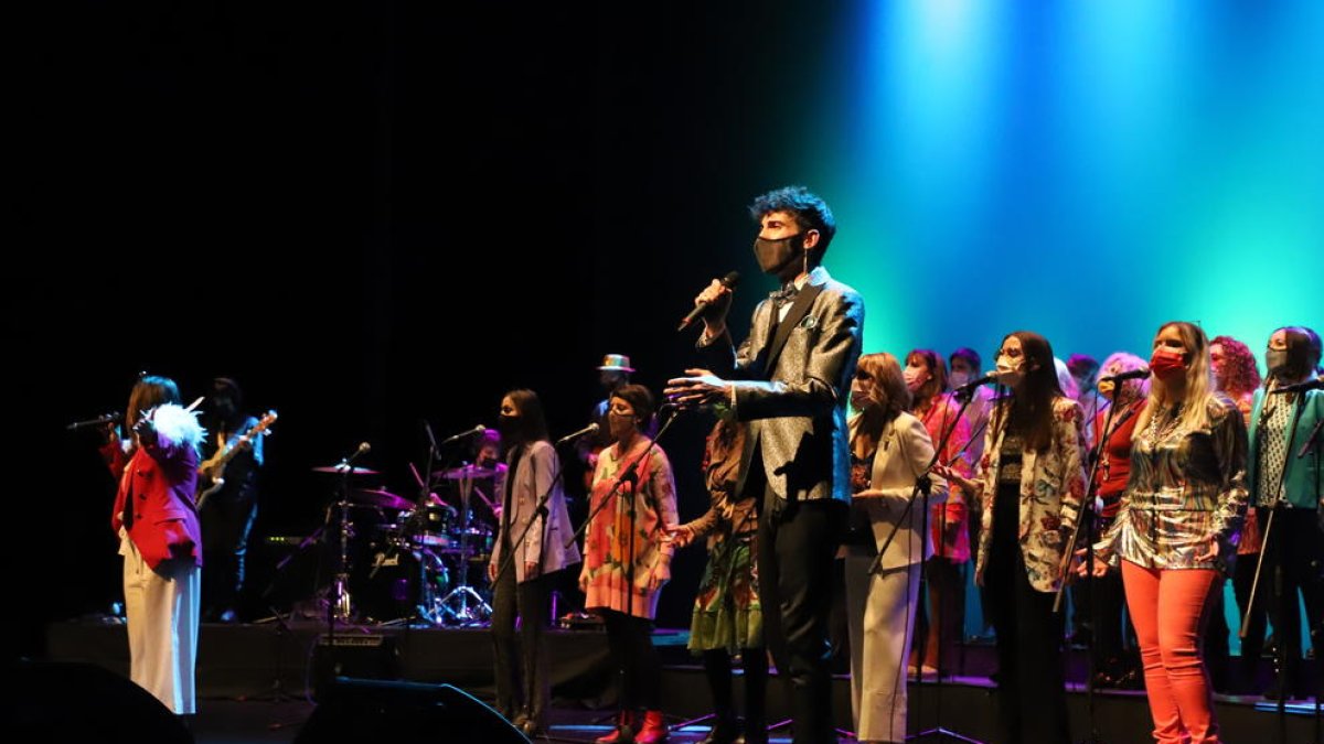 Momento del espectáculo navideño de ayer de la coral del Orfeó Lleidatà, al que asistieron unas 850 personas.