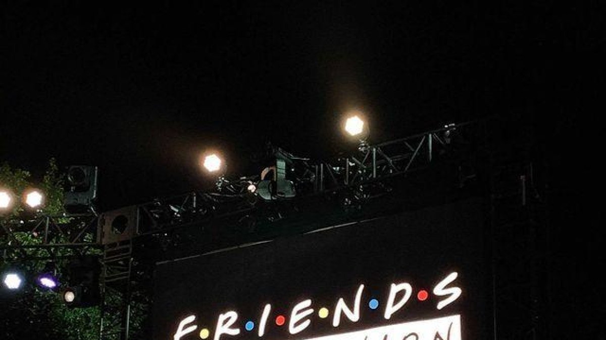 La reunió de 'Friends' acaba el seu rodatge, després de gairebé un any d'espera, i revela el seu logo