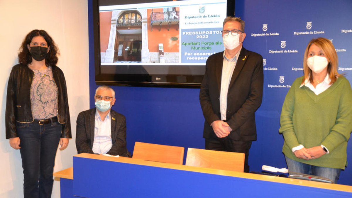 Carulla, Latorre, Talarn y Pujol ayer durante la presentación de los presupuestos para 2022.