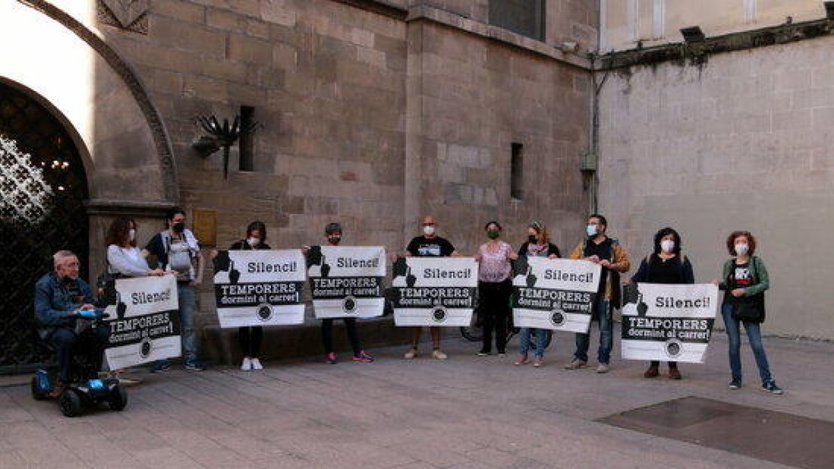 Multen a la Plataforma Fruita amb Justícia Social per una roda de premsa sobre la vulneració de drets dels temporers