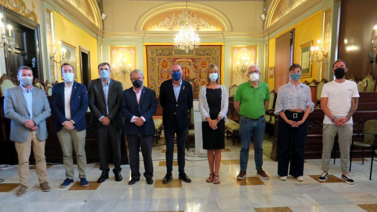 La presentació del pla de reactivació va tenir lloc al saló de plens de la Paeria.