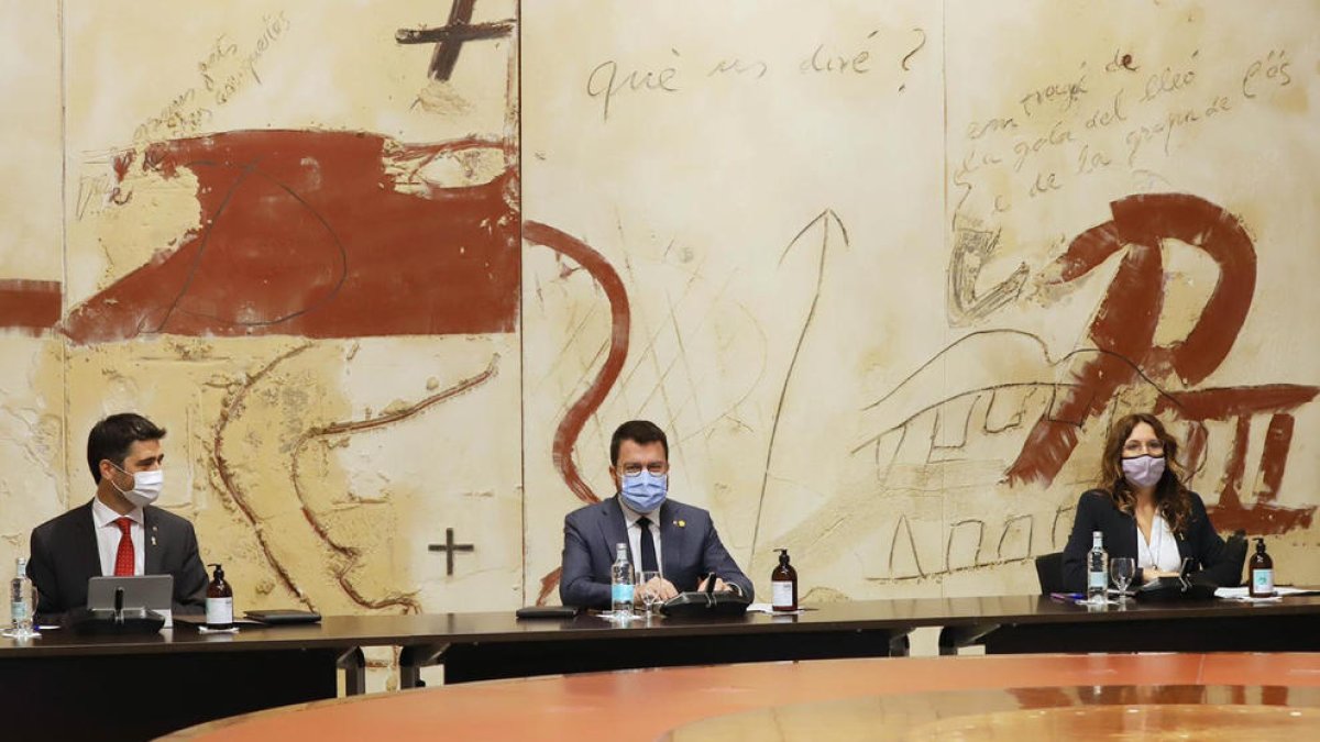Aragonès, Puigneró y Vilagrà durante el Consell Executiu de ayer.