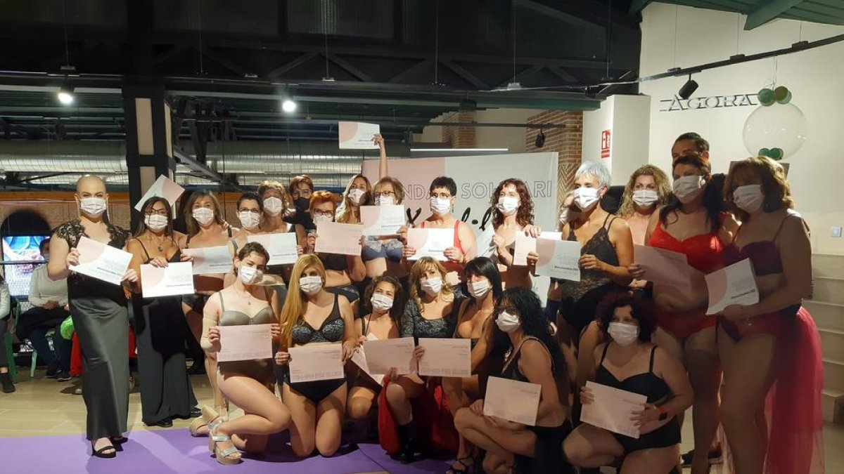 Lencería Xabel·la presenta un calendario solidario con los pacientes de cáncer