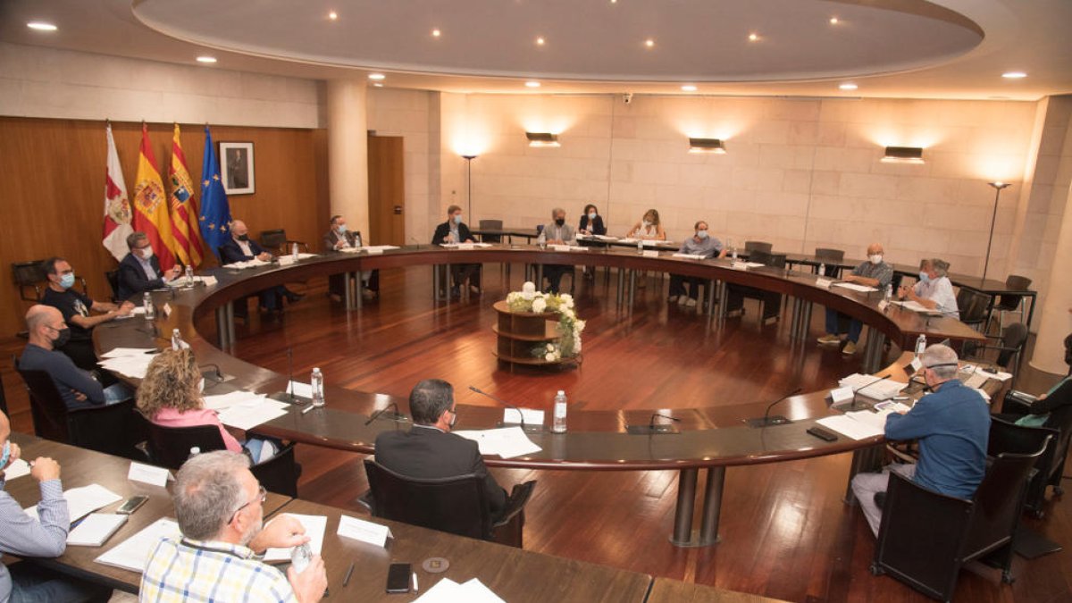 La reunión celebrada ayer en Huesca.