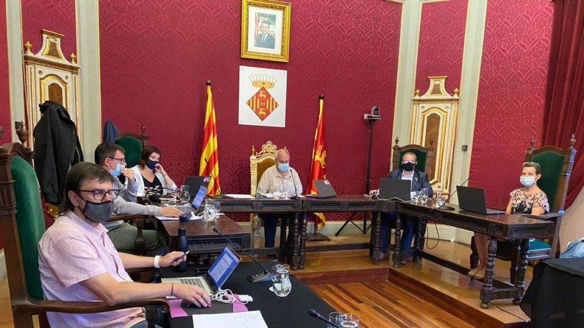 Imagen del pleno celebrado ayer en la Paeria de Cervera.