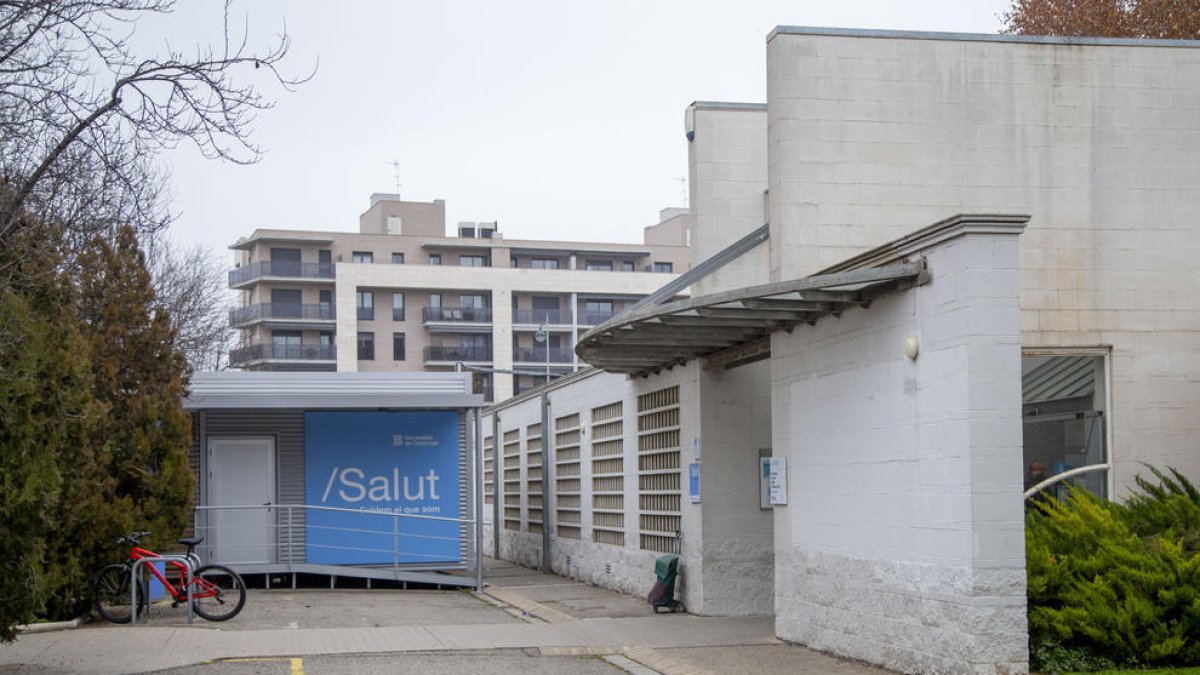 Un mòdul a l'exterior d'un CAP de la ciutat de Lleida.